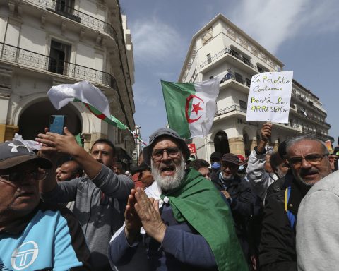Algeria - caos