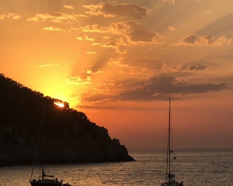 Italia - mare tramonto - caldo - cibo