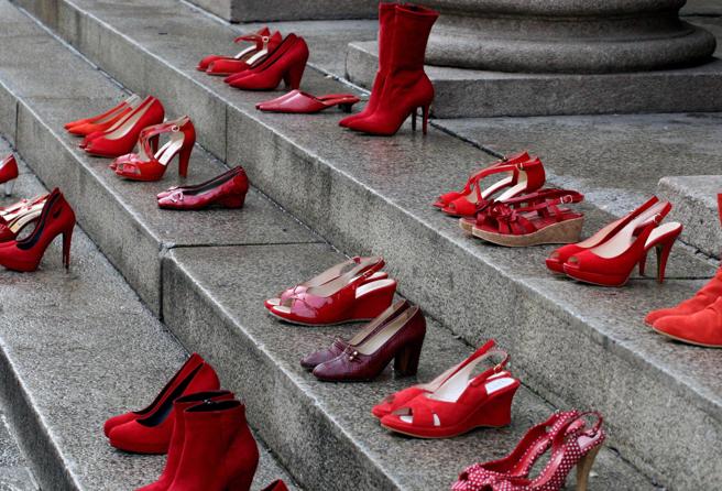 Femminicidio: scarpe rosse