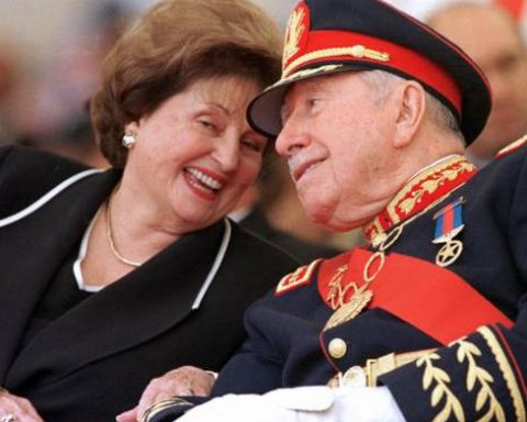 Cile: Pinochet e la moglie