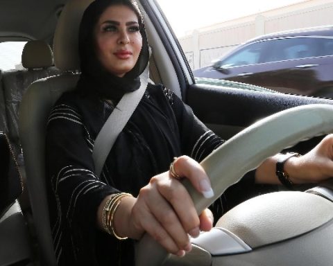 Arabia Saudita: donna al volante