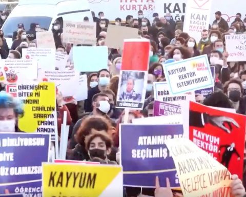 Turchia: studenti in protesta