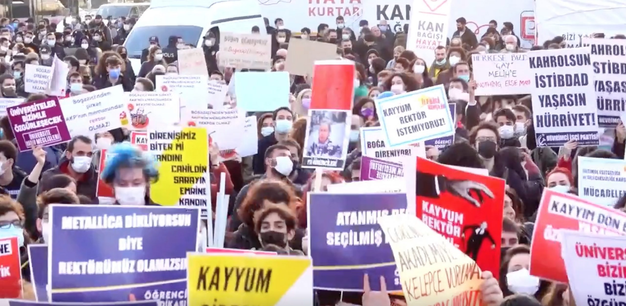 Turchia: studenti in protesta