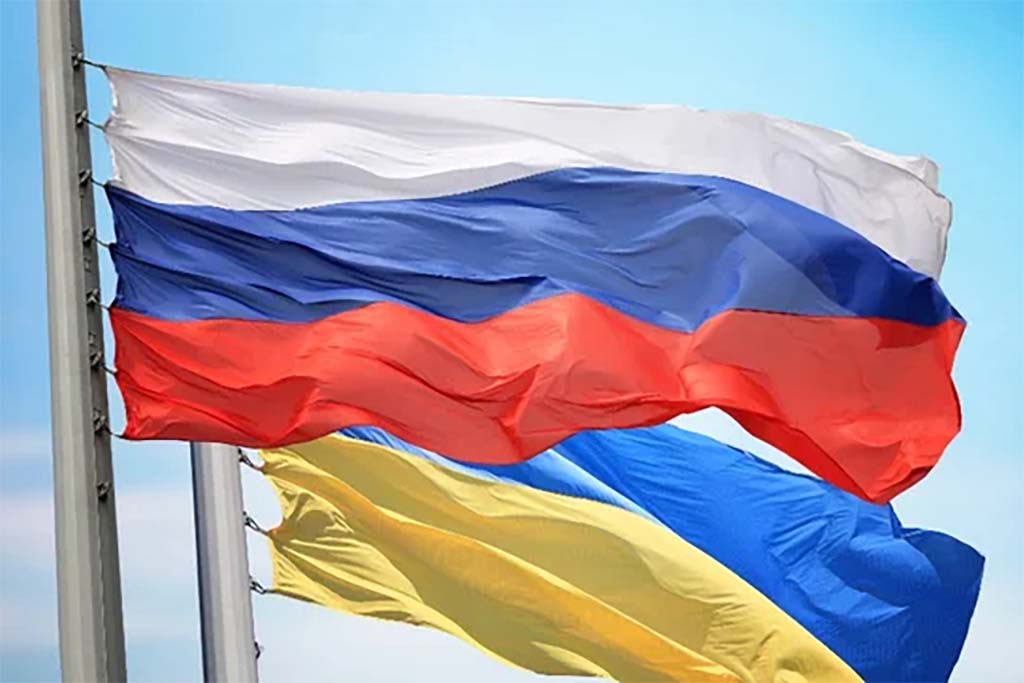 Prove di pace: la bandiera russa e quella ucraina