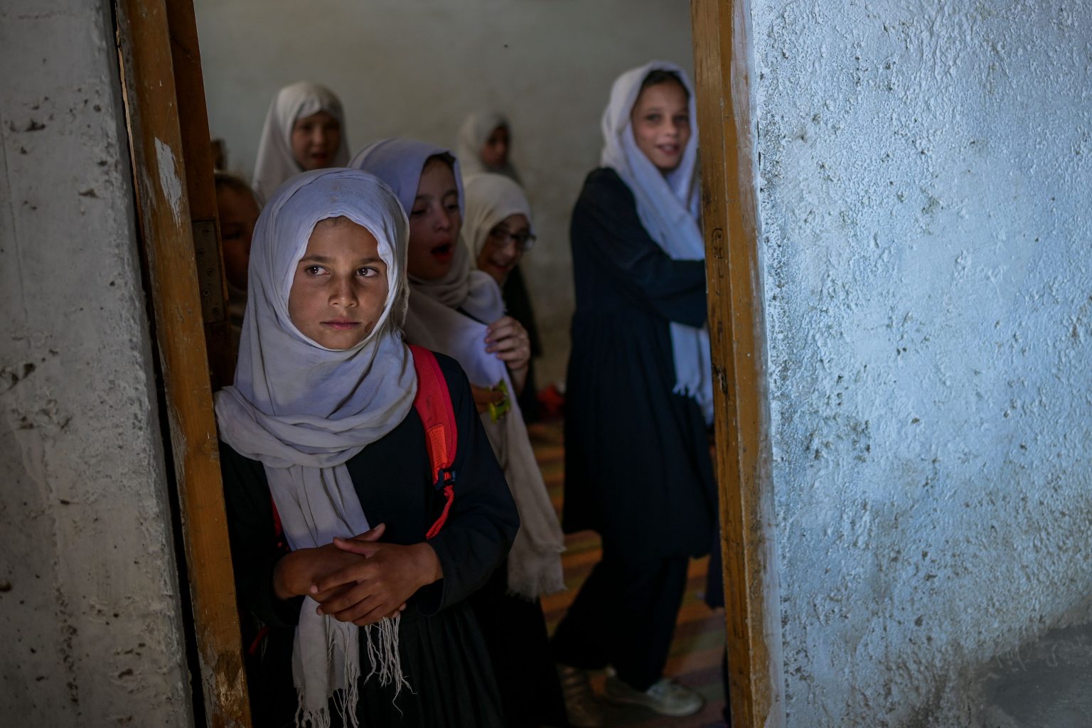 kabul - Afghanistan: ragazzine in una scuola