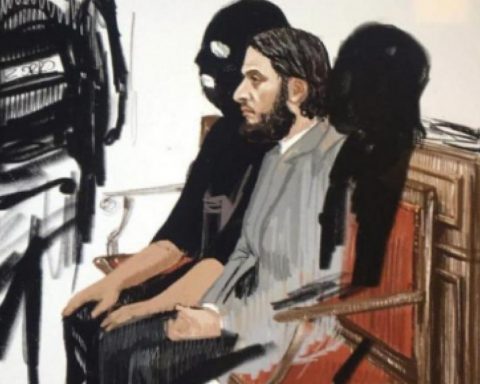 Attentati a Parigi: immagine di Abdeslam in aula