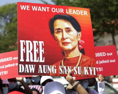 Birmania: manifestazione per liberare Aung San Suu Kyi