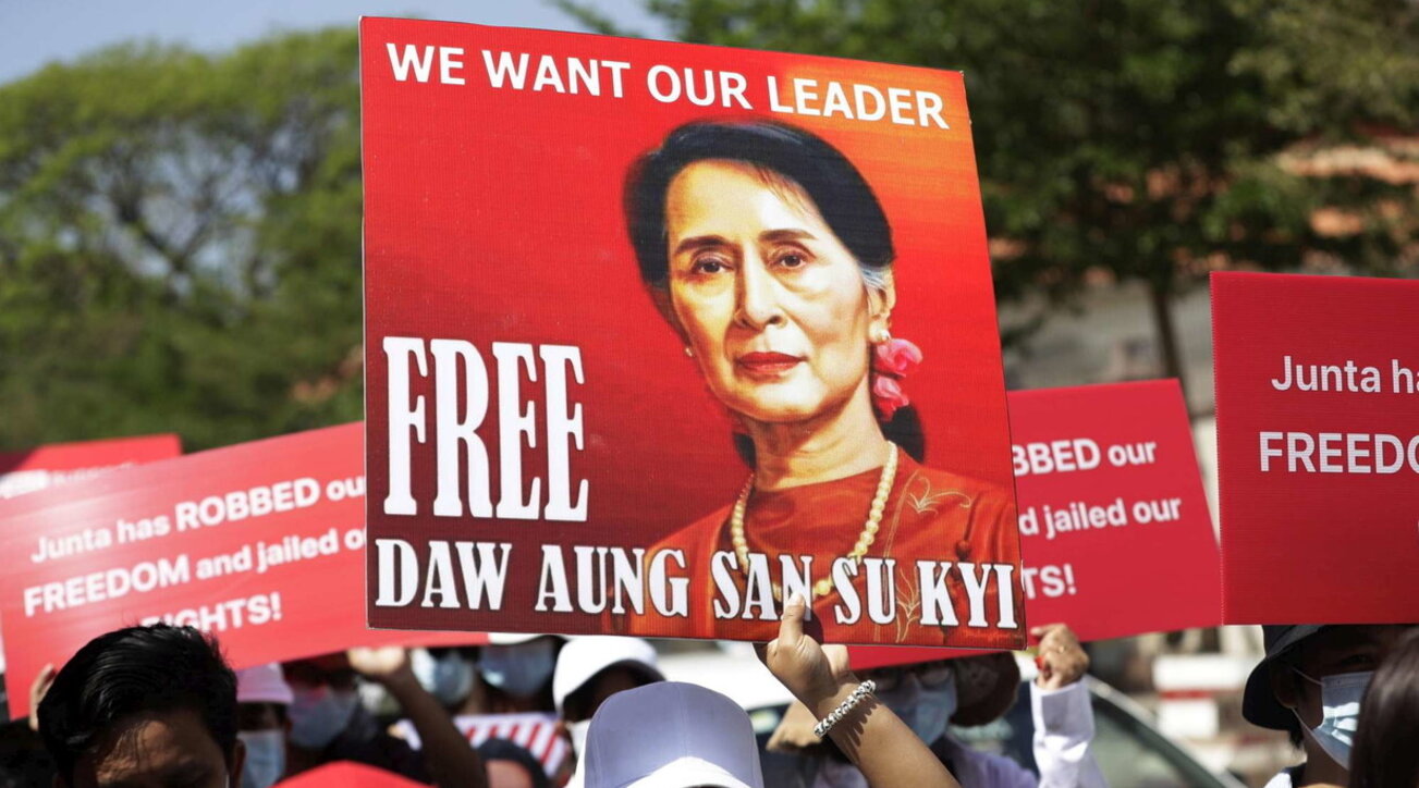 Birmania: manifestazione per liberare Aung San Suu Kyi