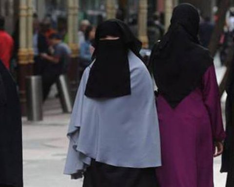 Diritti delle donne musulmane: sanzionati mariti che impongono il velo