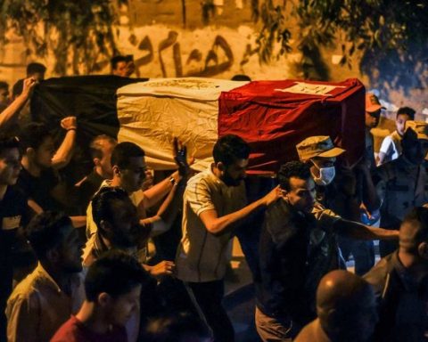 Funerale di un soldato ucciso nel Sinai. El - Sisi reagisce