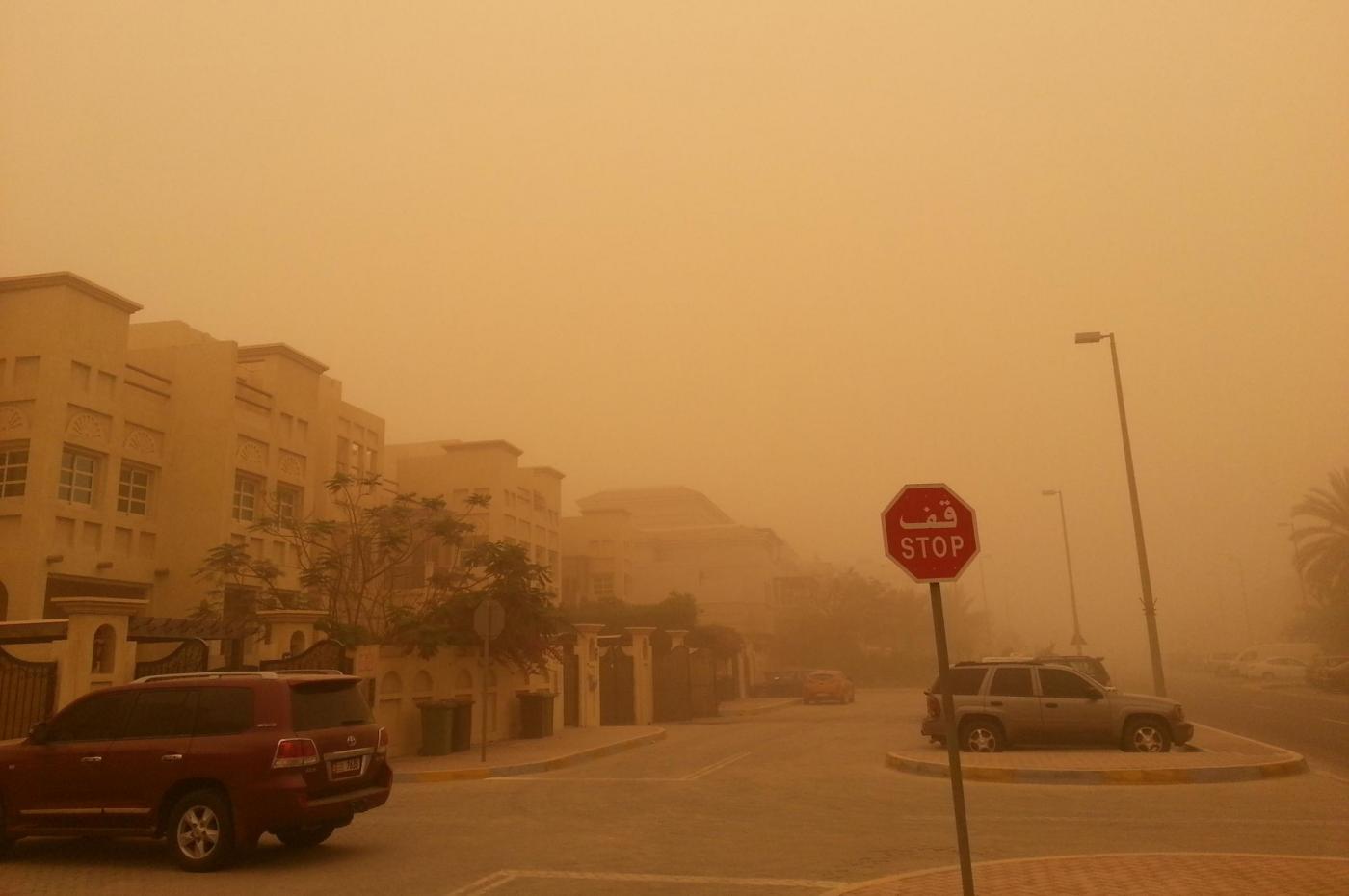 Abu Dhabi: tempesta di sabbia