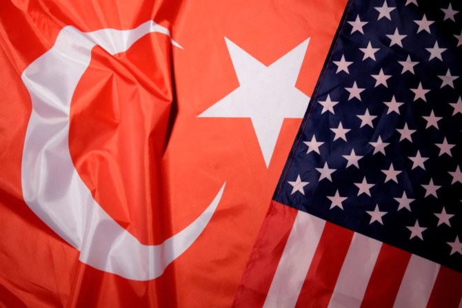 Biden, bandiere turca e americana