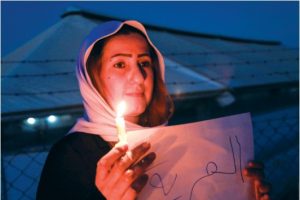 Ragazza yazida commemora il genocidio