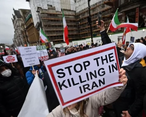 Protesta contro le violazioni dei diritti umani in Iran