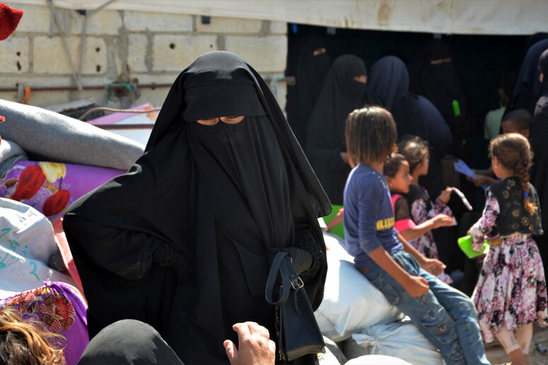 isis donne bambini
